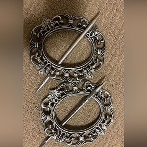 Curtain drape holdbacks in silver color